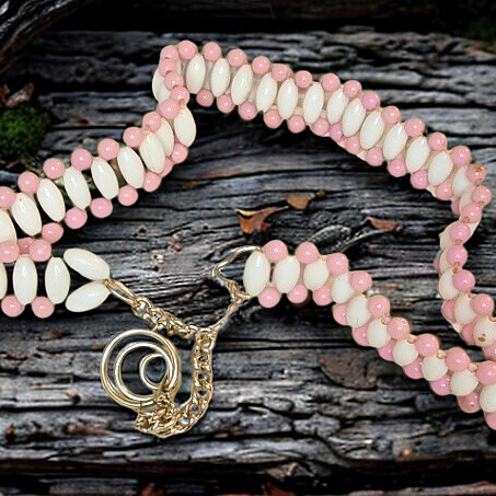 Pink & White Beaded Belt with Gold Chain & Charm – Vintage Adjustable Waist Belt