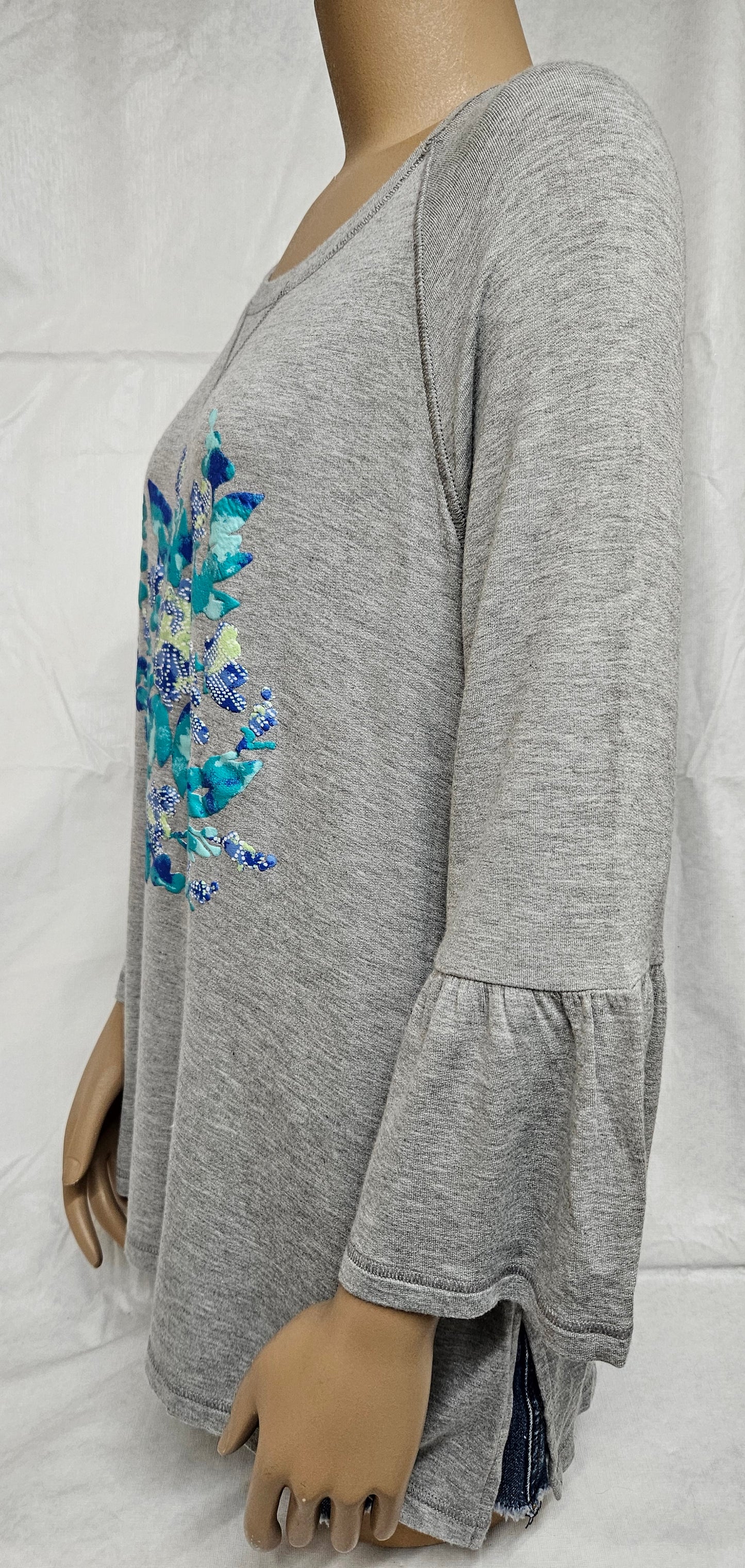 J/M SPORTSWEAR - 3/4 Length Flare Sleeve Shirt