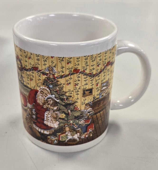 Vintage Santa Claus Christmas Mug – Festive Ceramic Holiday Cup with Children & Tree Scene
