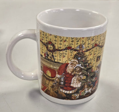 Vintage Santa Claus Christmas Mug – Festive Ceramic Holiday Cup with Children & Tree Scene