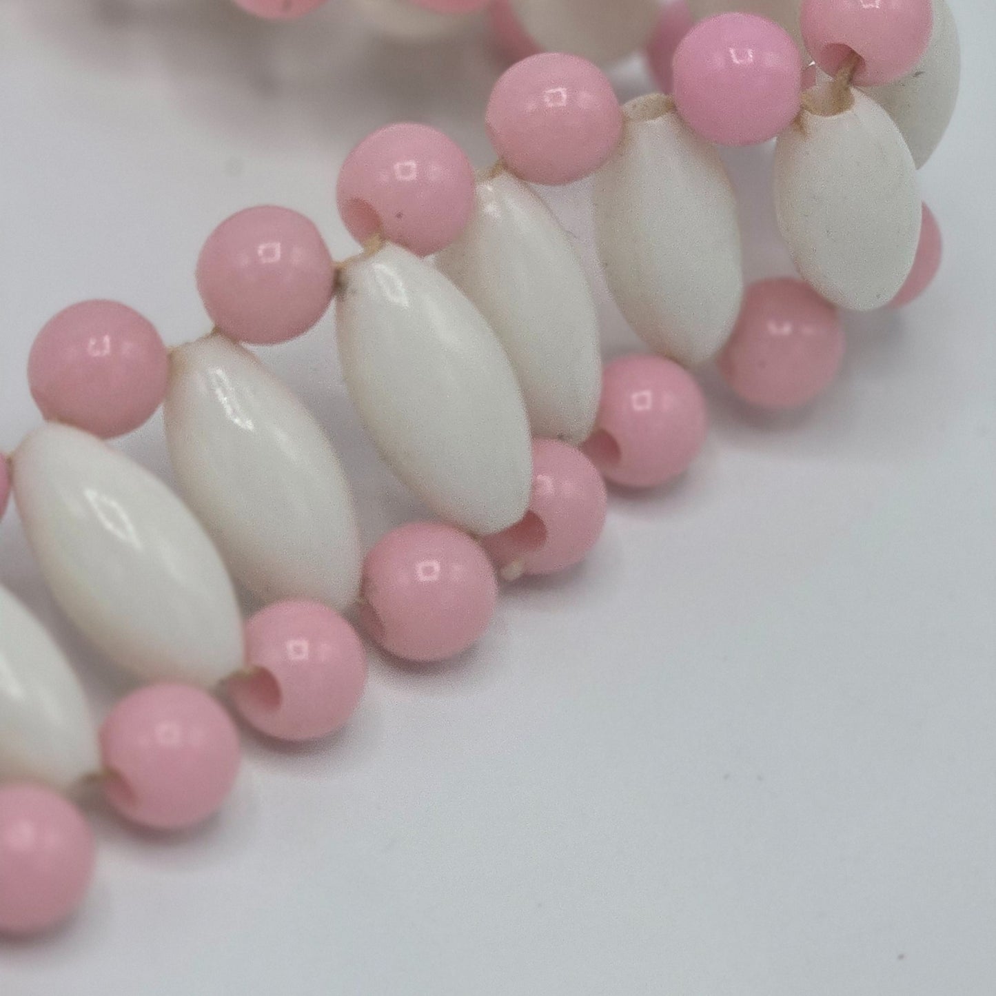 Pink & White Beaded Belt with Gold Chain & Charm – Vintage Adjustable Waist Belt