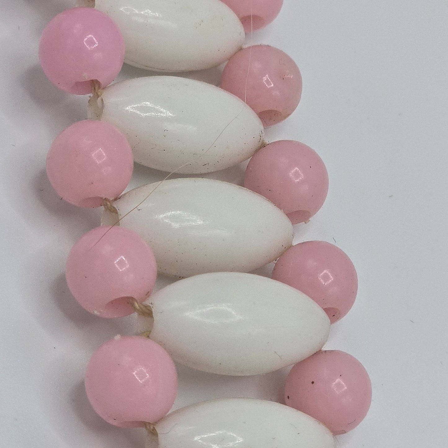 Pink & White Beaded Belt with Gold Chain & Charm – Vintage Adjustable Waist Belt